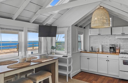 Dennis Port Cabaña | Beach front studio with queen bed, grill, outdoor shower