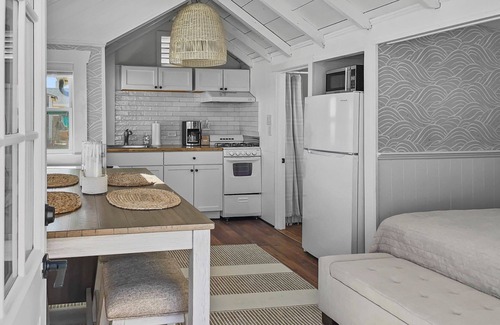 Dennis Port Cabaña | Beach front studio with queen bed, grill, outdoor shower