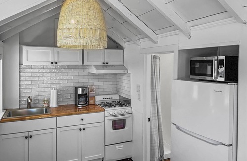Dennis Port Cabaña | Beach front studio with queen bed, grill, outdoor shower