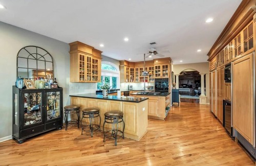 Nissequogue Casa | Beach Front Villa. Sleeps 10
