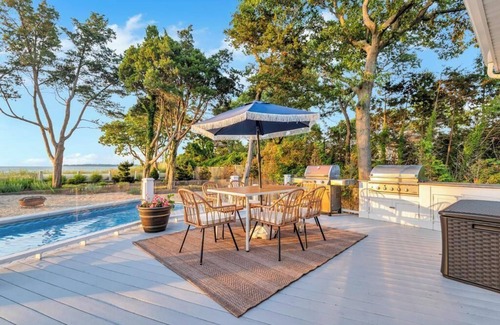Nissequogue Casa | Beach Front Villa. Sleeps 10