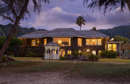 Waimanalo Beach Casa | Waimanalo Beachfront para hasta 8 personas. Alquiler de vacaciones con licencia # 90 / TVU-0235