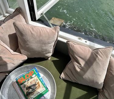 Netley Casa | Beach Front Watch House, Lepe