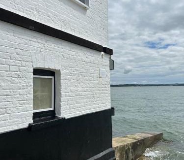 Netley Casa | Beach Front Watch House, Lepe