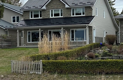 Wasaga Beach Casa | Beach Front / Water Front Family Friendly Home on Allenwood Beach Wasaga