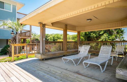 Caswell Beach Casa | Beach Getaway Among The Oaks