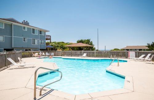 Caswell Beach Casa | Beach Getaway Among The Oaks