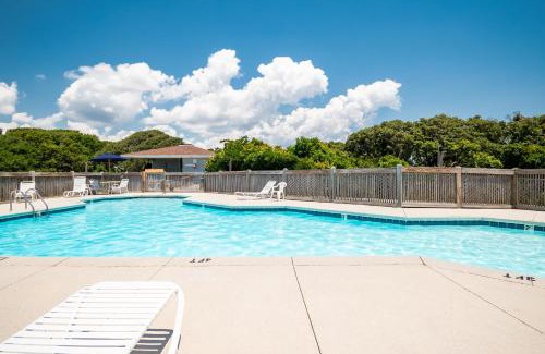 Caswell Beach Casa | Beach Getaway Among The Oaks