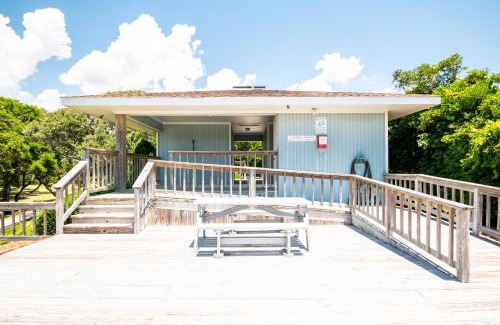 Caswell Beach Casa | Beach Getaway Among The Oaks