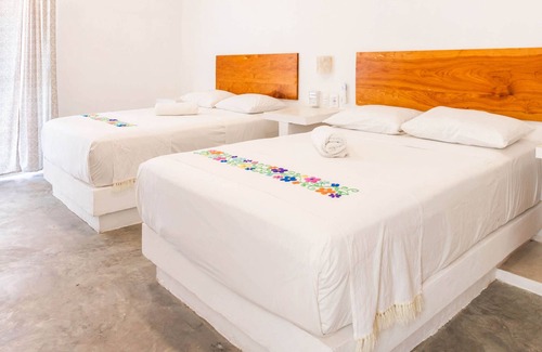 Tamarindos Casa | Beach Getaway + Pool, BBQ & Walk to Playa Zicatela