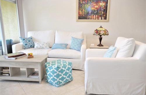 Fort Pierce Apartamento | Beach Getaway - Ocean beach, tennis, golf, pool with tiki bar