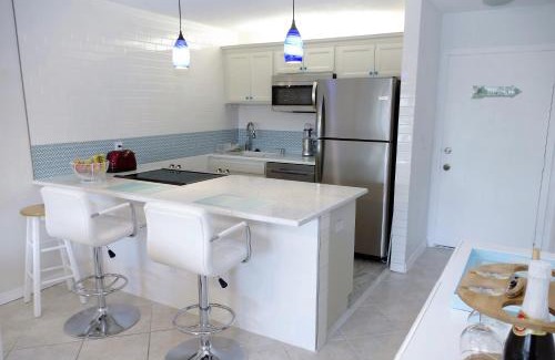 Fort Pierce Apartamento | Beach Getaway - Ocean beach, tennis, golf, pool with tiki bar