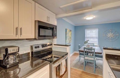 Palmetto Dunes Cabaña | Beach Getaway 2BR w/Pool + Modern Comforts
