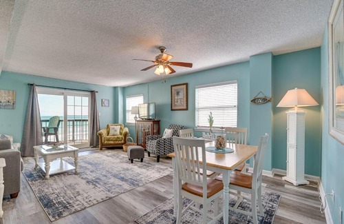 Garden City Apartamento | Beach Getaway with Pool Access and Patio with Ocean View