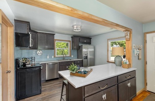Saugatuck Cabaña | Beach Glass Block From Heart of Saugatuck!
