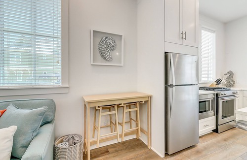Port Aransas Cabina | Beach & golf getaway with pool, gym, & restaurants on-site – snowbirds welcome