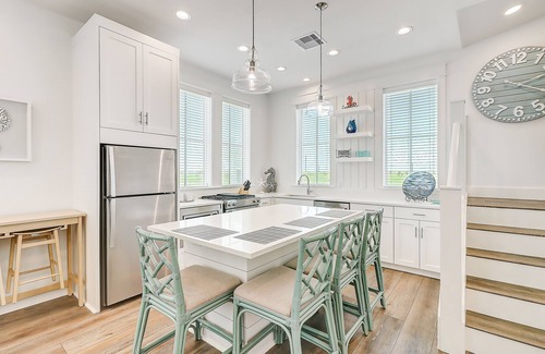 Port Aransas Cabina | Beach & golf getaway with pool, gym, & restaurants on-site – snowbirds welcome