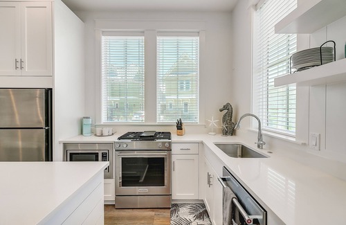 Port Aransas Cabina | Beach & golf getaway with pool, gym, & restaurants on-site – snowbirds welcome