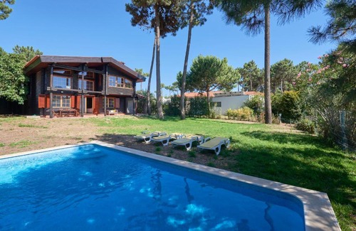 Charneca de Caparica e Sobreda Villa | Beach & Golf Retreat w Amazing pool, By TimeCooler