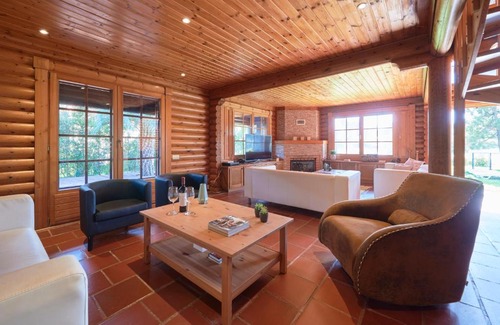Charneca de Caparica e Sobreda Villa | Beach & Golf Retreat w Amazing pool, By TimeCooler