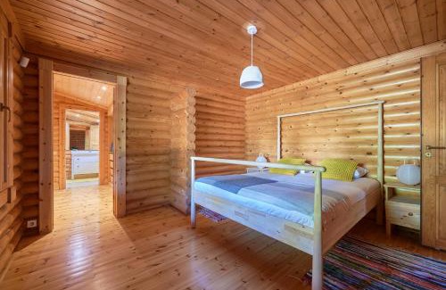 Charneca de Caparica e Sobreda Villa | Beach & Golf Retreat w Amazing pool, By TimeCooler