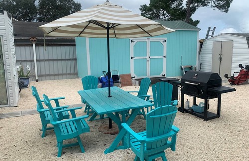 Riviera Beach Cabaña | Beach Guest House Cottage Pier Park, Frank Brown Park, & 30a, private driveway