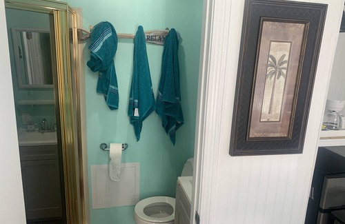 Riviera Beach Cabaña | Beach Guest House Cottage Pier Park, Frank Brown Park, & 30a, private driveway
