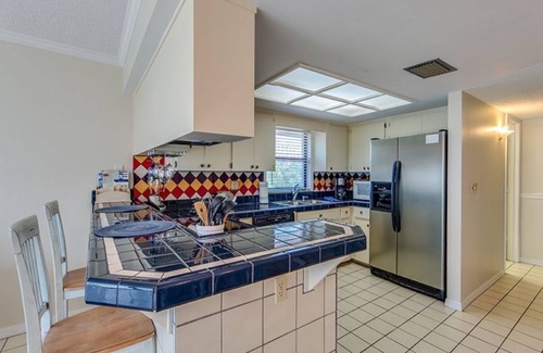 Clearwater Beach Casa | Beach Haven-4 min walk to the beach, pet friendly, boat dock
