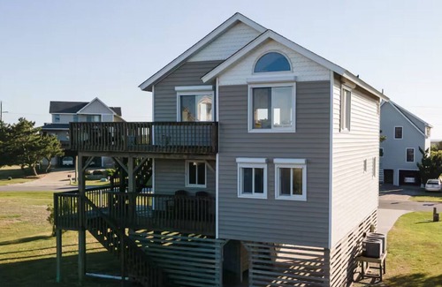 South Nags Head Casa | Beach Haven Just Steps Away from the Ocean, Amazing Views