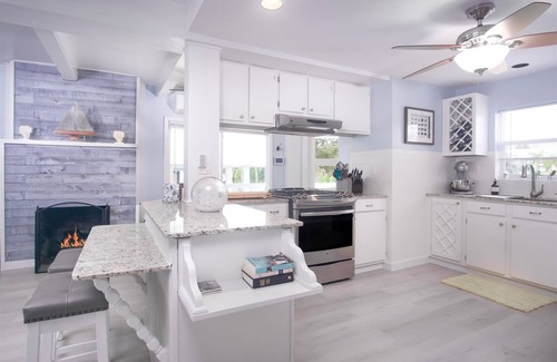 Breezeswept Beach Estates Casa | Beach Haven: Modern 4-Bed/2-Bath Single Family Home with Breathtaking Open Water