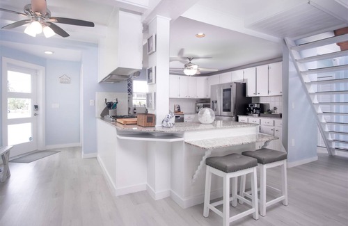 Breezeswept Beach Estates Casa | Beach Haven: Modern 4-Bed/2-Bath Single Family Home with Breathtaking Open Water