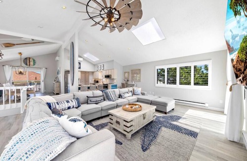Peahala Park Casa | Beach Haven Park 4 Bed, 2.5 Bath Reverse Living, Beach Block, Heated Pool