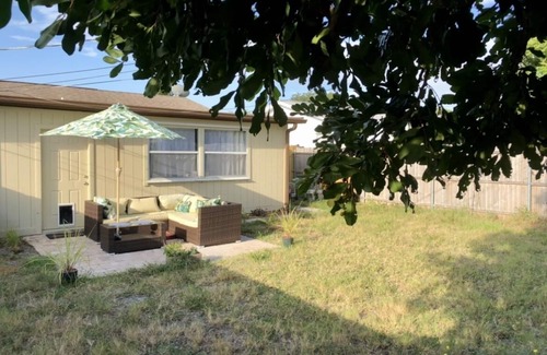 Jensen Beach Cabaña | Beach Haven - prime location from beaches and downtowns