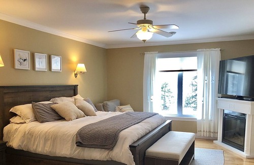 Deer Lake Casa | Beach Home Getaway - Your Private Beach Retreat!