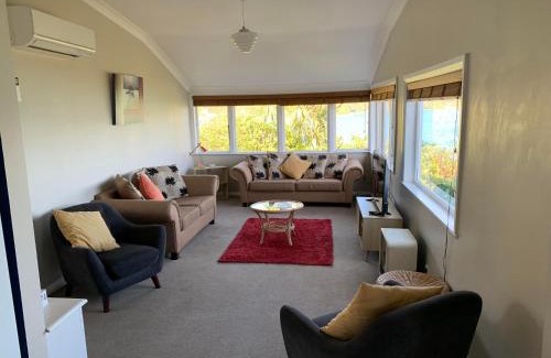Lowry Bay Casa | Beach Home with 3 double bedrooms and amazing sea views