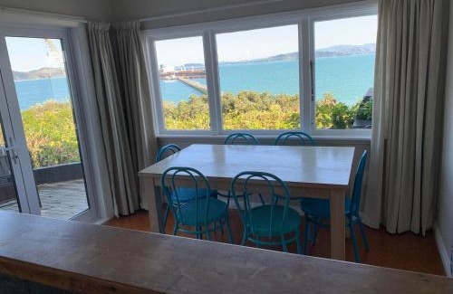 Lowry Bay Casa | Beach Home with 3 double bedrooms and amazing sea views