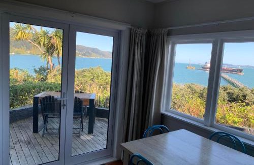 Lowry Bay Casa | Beach Home with 3 double bedrooms and amazing sea views