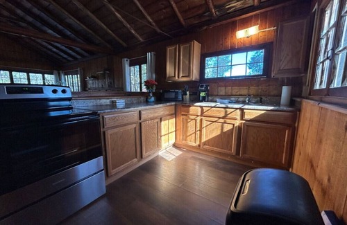 Applegate Cabina | Beach, hot tub, 3BDRM