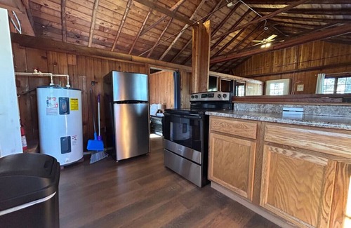 Applegate Cabina | Beach, hot tub, 3BDRM