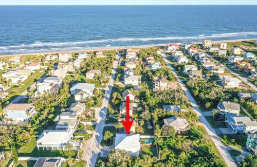 Marineland Acres Casa | Beach Hot Tub & Pool Getaway in Palm Coast walk or bike to the beach