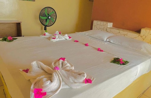 Las Penitas Cama Y Desayuno | Hotel De Playa Habitacion Para 6 P Piscina Desayuno Y Ventilador