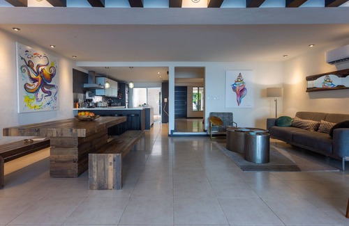 Zona Hotelera Norte Casa | Beach house w/ private pool & sandy beach for 8