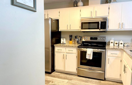 Crescent Beach Casa | Beach House 3bds2baths w/ Free Garage Prkng for 10 guests - Travelers Welcome