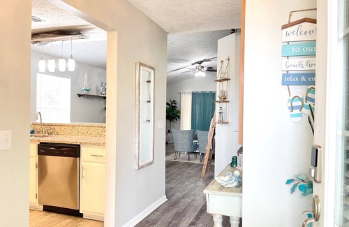 Crescent Beach Casa | Beach House 3bds2baths w/ Free Garage Prkng for 10 guests - Travelers Welcome