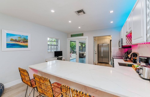 North Andrews Gardens Casa | Beach House- BBQ, Patio, Hammock, Family-friendly