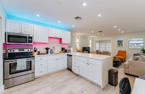 North Andrews Gardens Casa | Beach House- BBQ, Patio, Hammock, Family-friendly