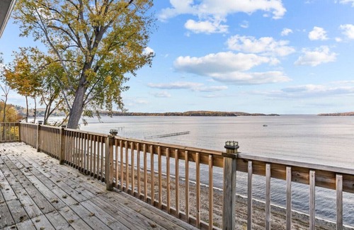 Colchester Cabaña | Beach House · Beautiful Beachfront House, Close to Burlington!