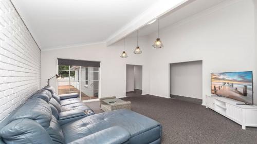 Ettalong Beach Casa | Beach House - Ettalong - Pet Friendly