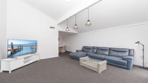 Ettalong Beach Casa | Beach House - Ettalong - Pet Friendly