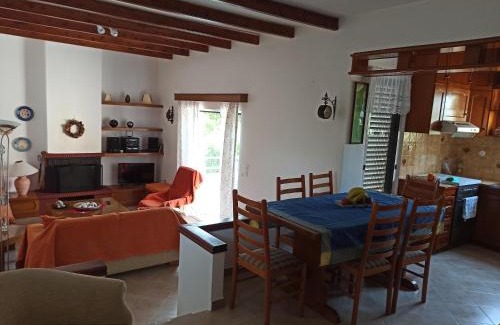 Kanali Casa | Beach House Into the Green!